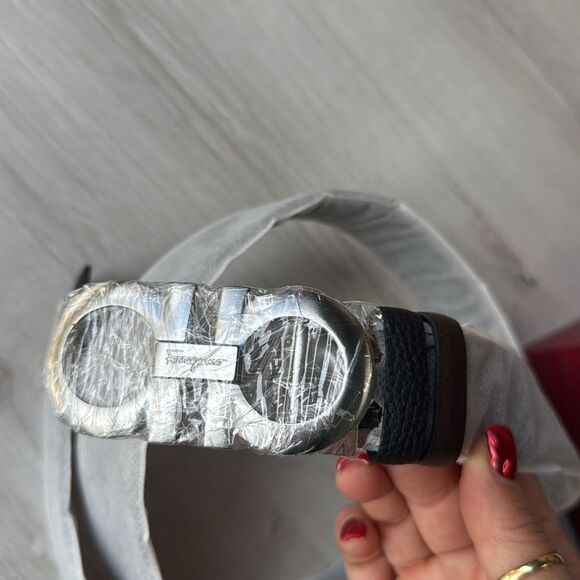 Salvadore Ferragamo Reversible and adjustable Gancini belt Black/Brown NWT in pk - Picture 9 of 9